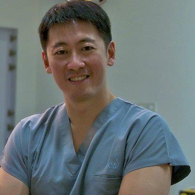 Bác sĩ Richard Teo tại cơ sở phẫu thuật thẩm mỹ của mình trước khi biết bị ung thư. Ảnh: Richardteo.com